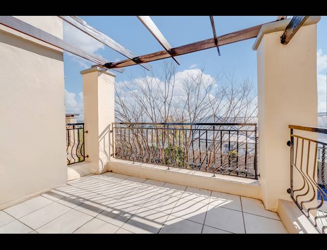 2 BEDROOM APARTMENT FOR SALE IN LONEHILL